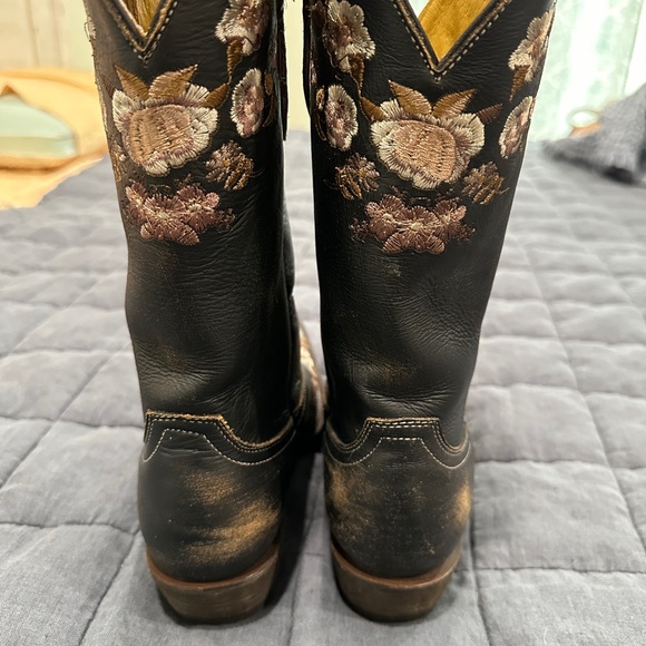 Floral Embroidered Heeled Boots - Picture 5 of 8